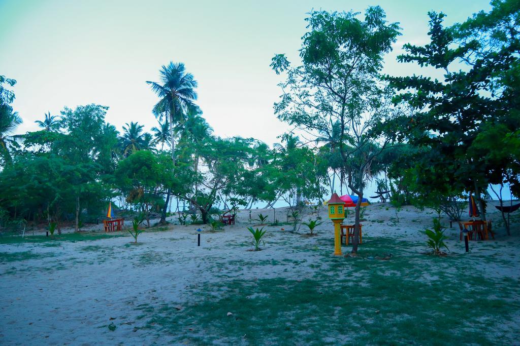 Autumn Moon Beach Cabanas Tangalle Buitenkant foto