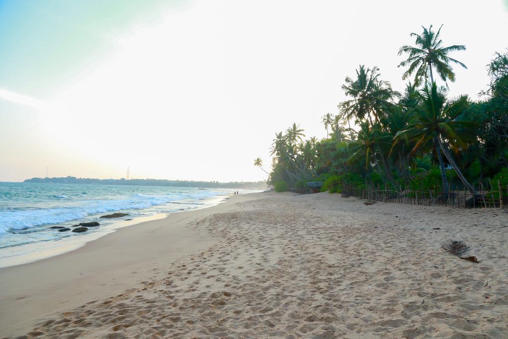 Autumn Moon Beach Cabanas Tangalle Buitenkant foto