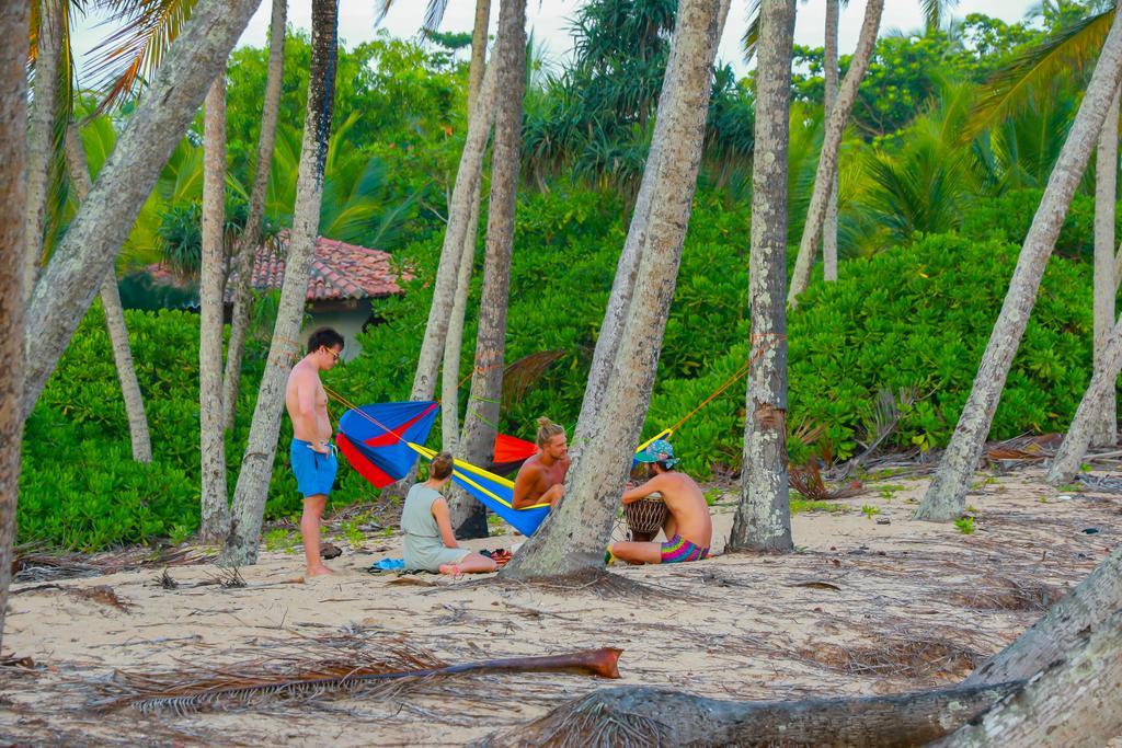 Autumn Moon Beach Cabanas Tangalle Buitenkant foto